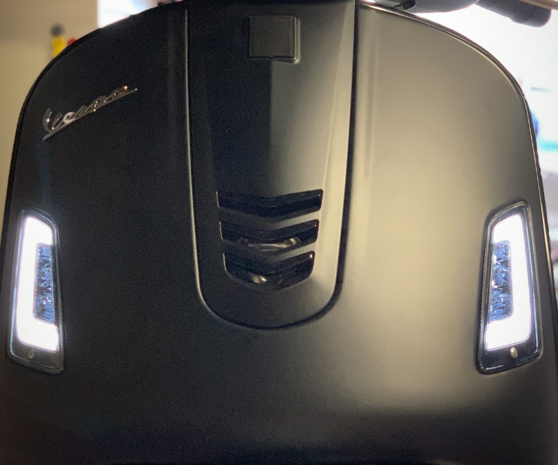 LED Blinkersatz vorne, getönt für Vespa GT, GTL, GTV, GTS 125-300 (2014-2018)
