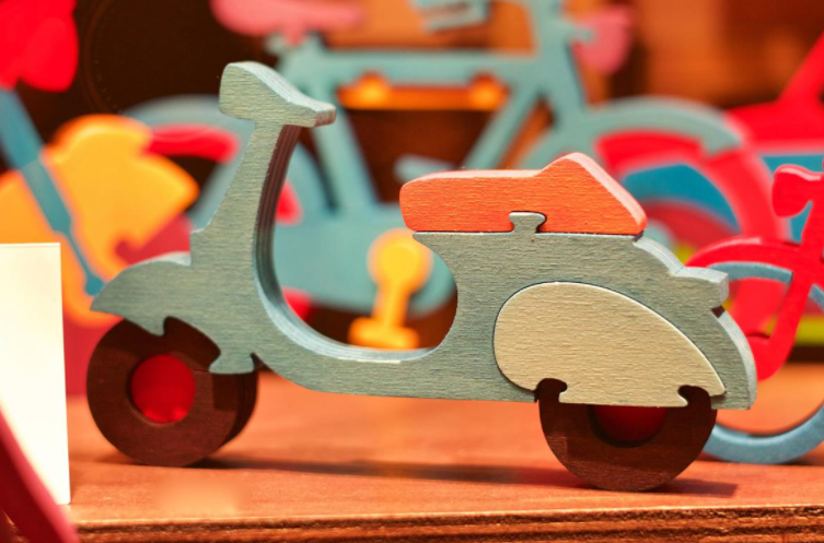 Holzpuzzle mit Motiv Vespa Motorroller