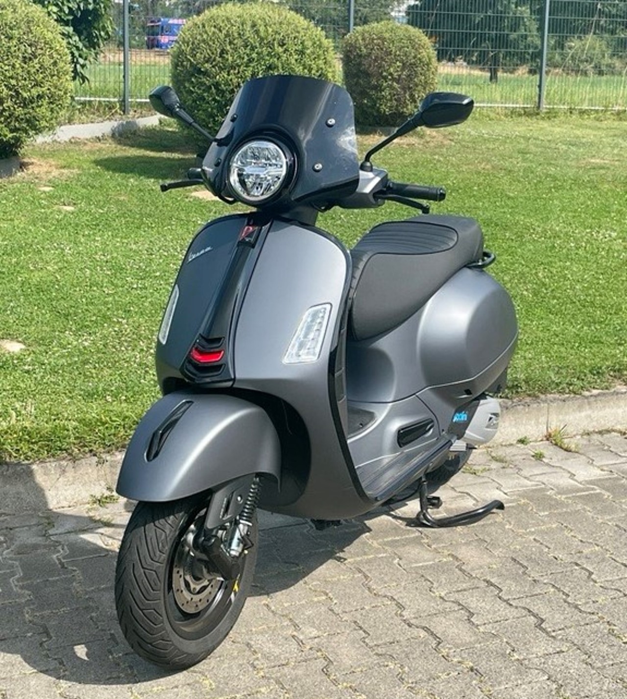 Windschild ERMAX Piccolo H 300 mm für Vespa GTS/​GTS Super/​GT L (-22), schwarz