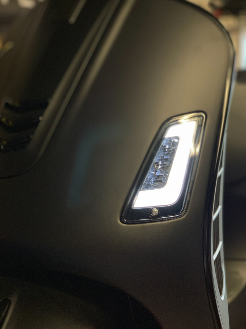 LED Blinkersatz vorne, getönt für Vespa GT, GTL, GTV, GTS 125-300 (2014-2018)